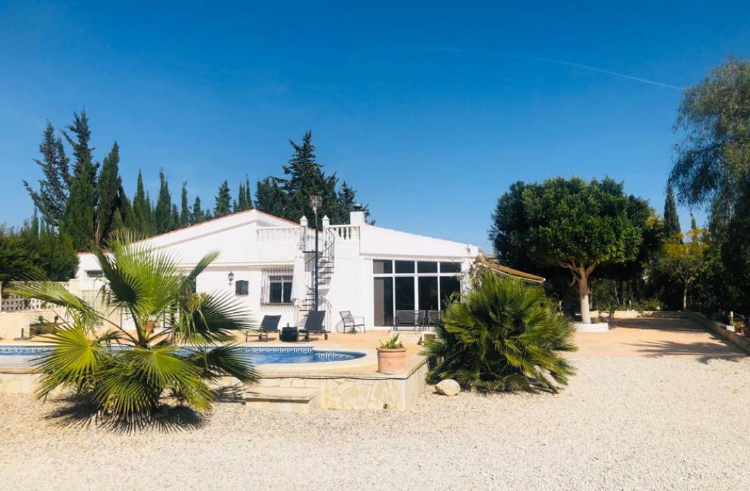 Resale - Country Villa - Crevillente