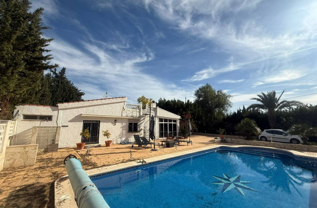 Resale - Country Villa - Crevillente