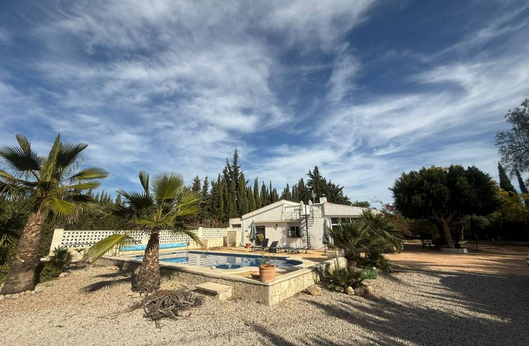 Resale - Country Villa - Crevillente