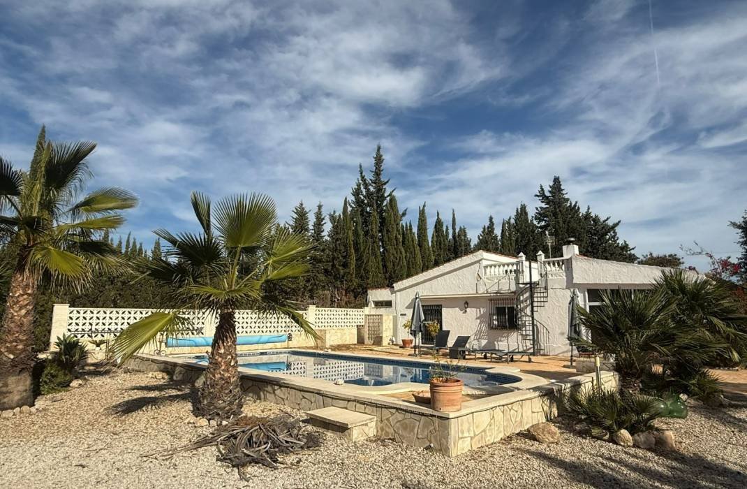 Resale - Country Villa - Crevillente