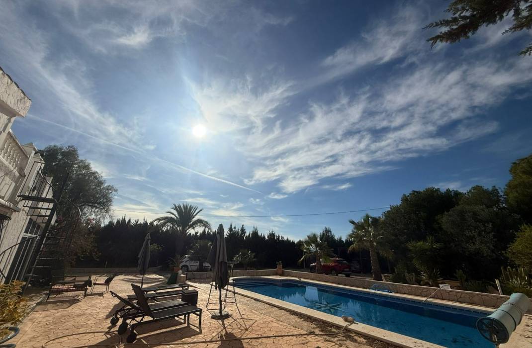 Resale - Country Villa - Crevillente
