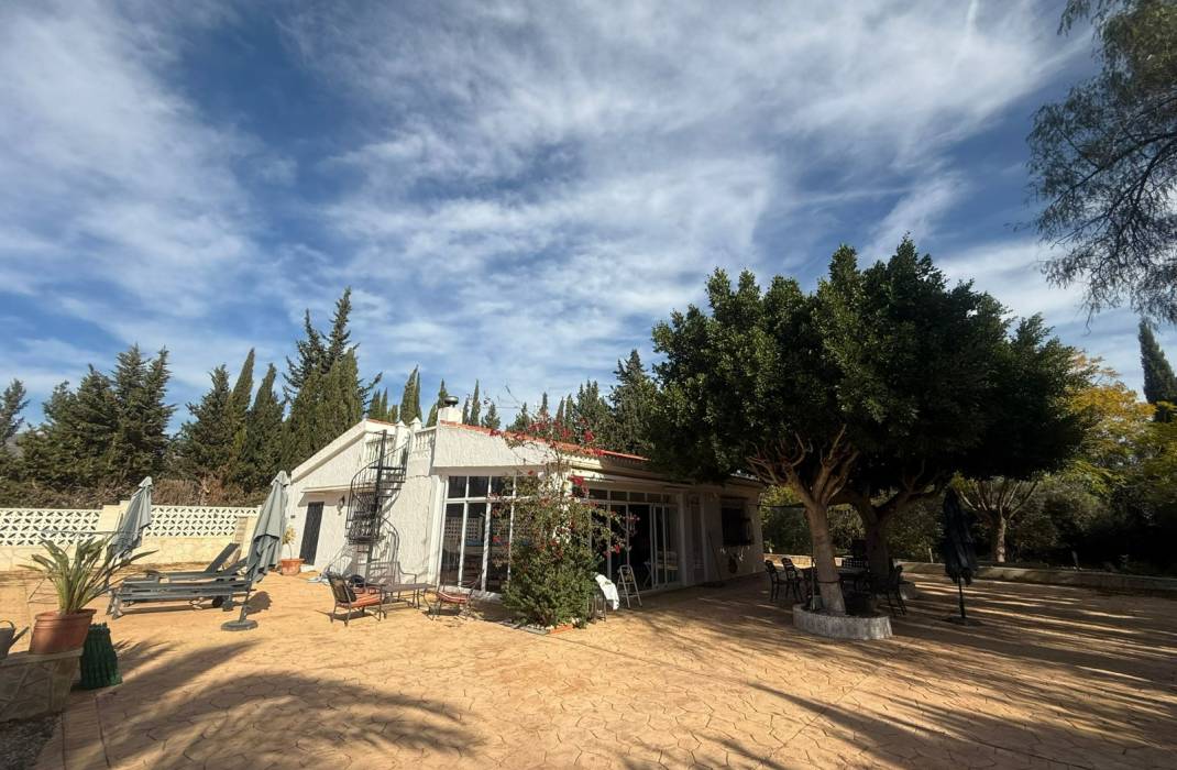 Resale - Country Villa - Crevillente