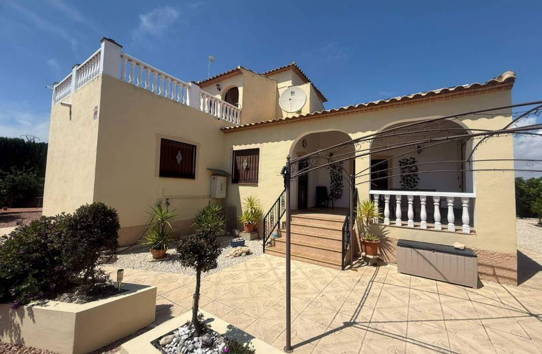 Resale - Country Villa - Dolores