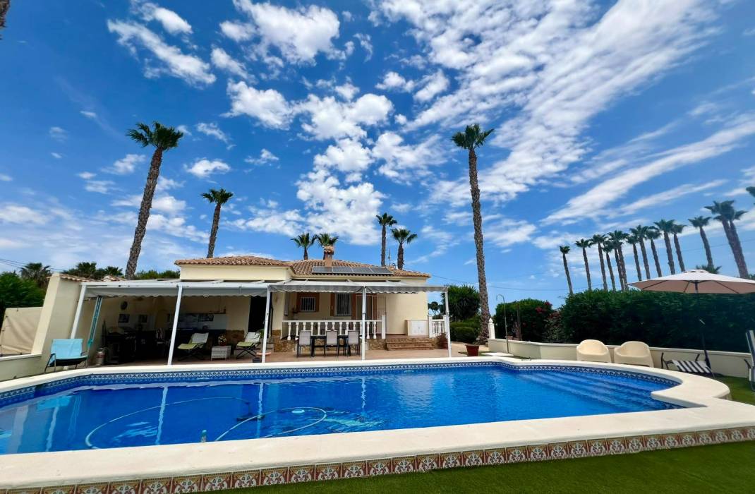 Resale - Country Villa - Orihuela