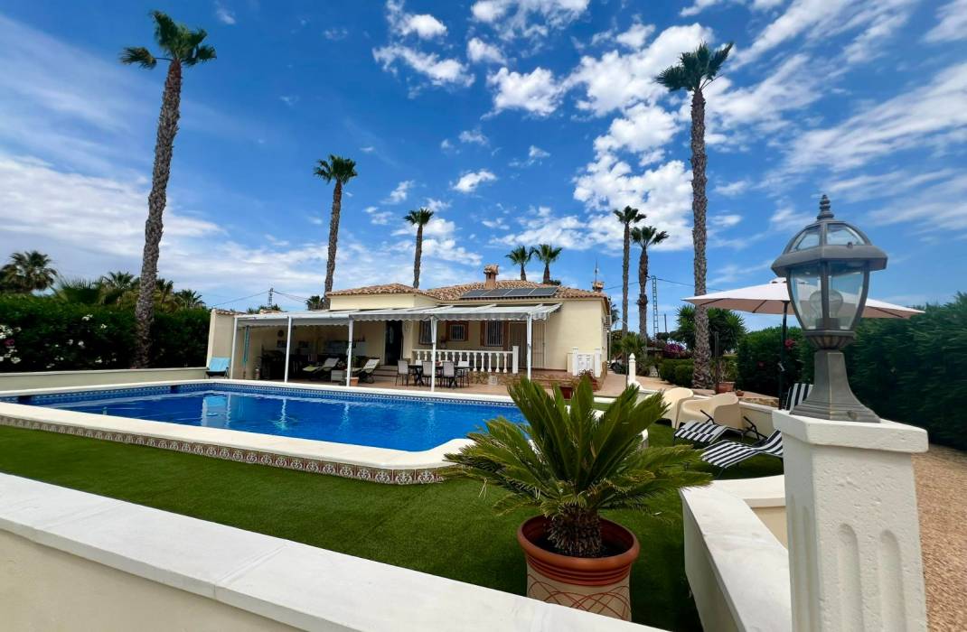 Resale - Country Villa - Orihuela