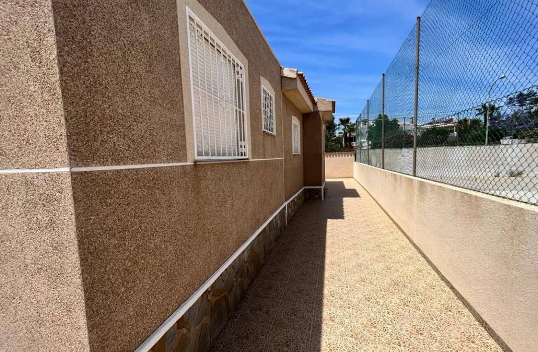 Resale - Detached House / Villa - Ciudad Quesada