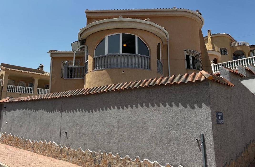 Resale - Detached House / Villa - Ciudad Quesada