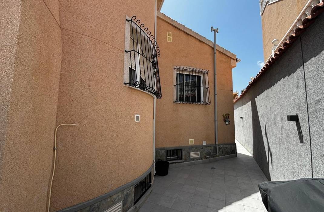 Resale - Detached House / Villa - Ciudad Quesada