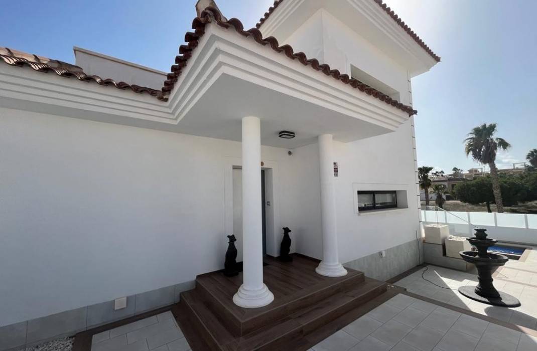 Resale - Detached House / Villa - Ciudad Quesada