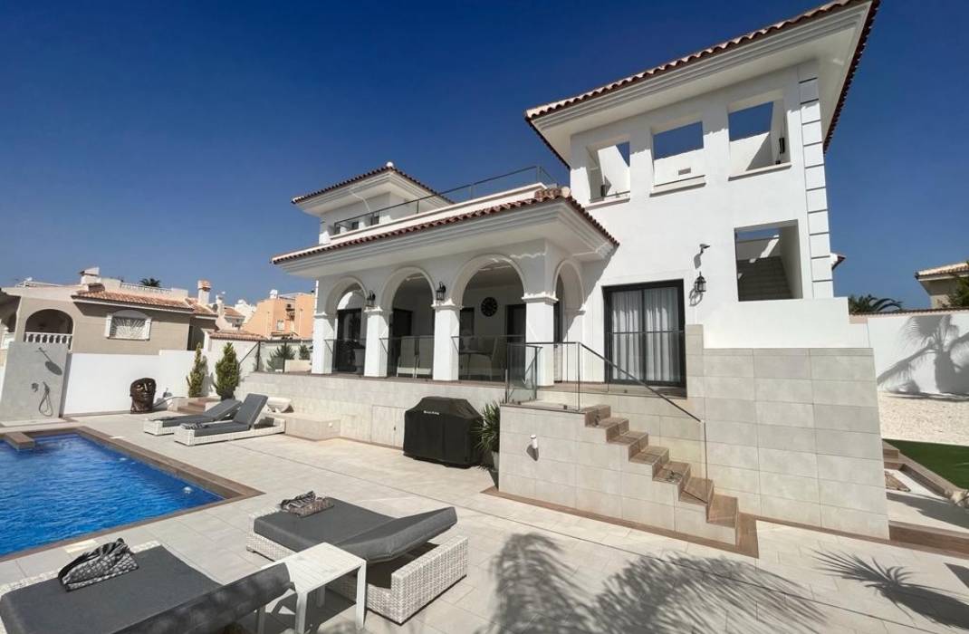 Resale - Detached House / Villa - Ciudad Quesada