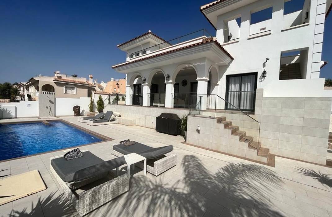 Resale - Detached House / Villa - Ciudad Quesada