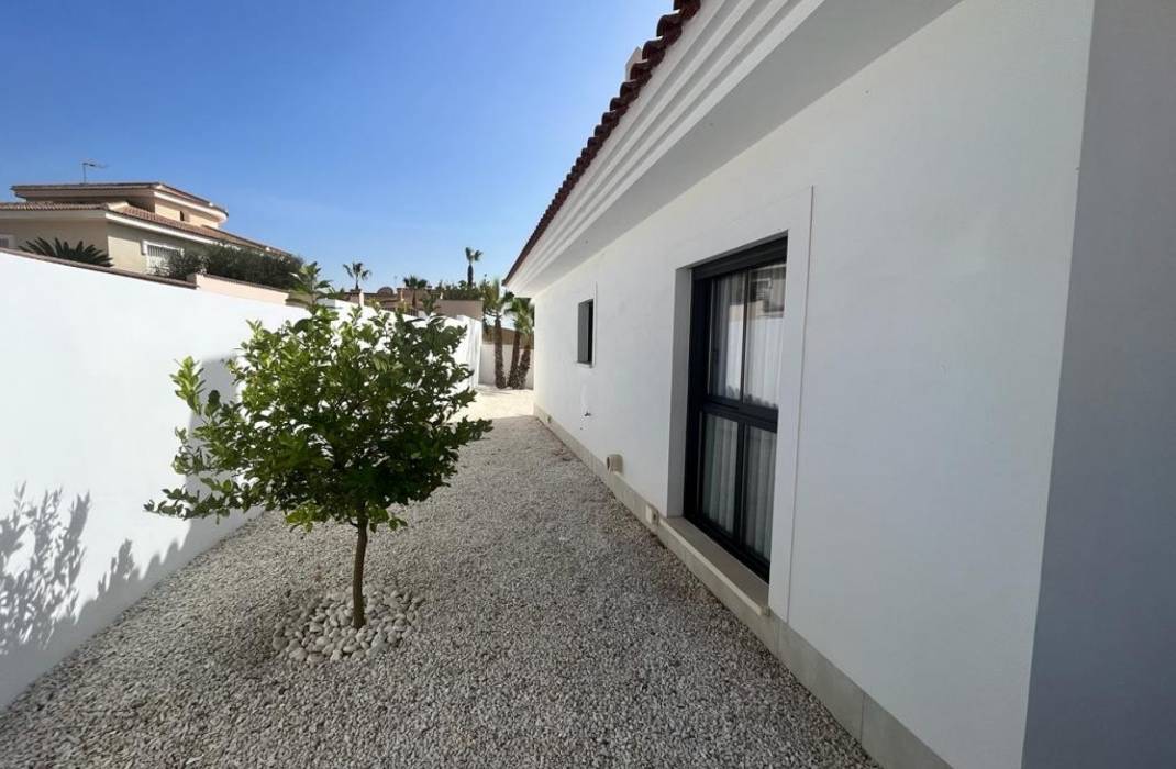 Resale - Detached House / Villa - Ciudad Quesada