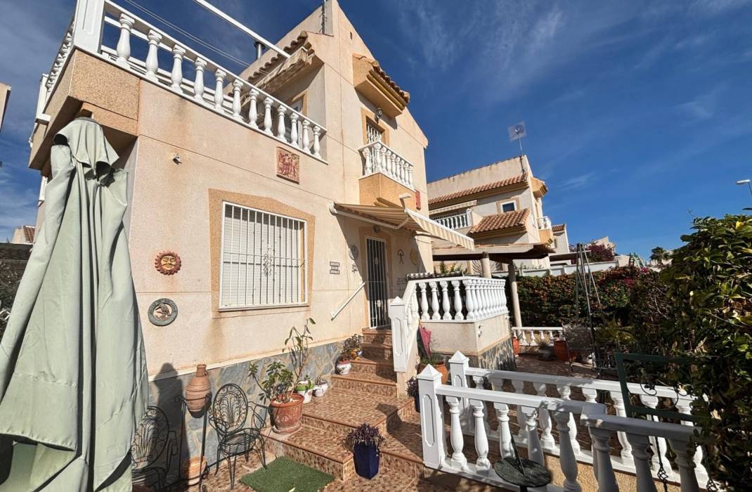 Resale - Detached House / Villa - Ciudad Quesada