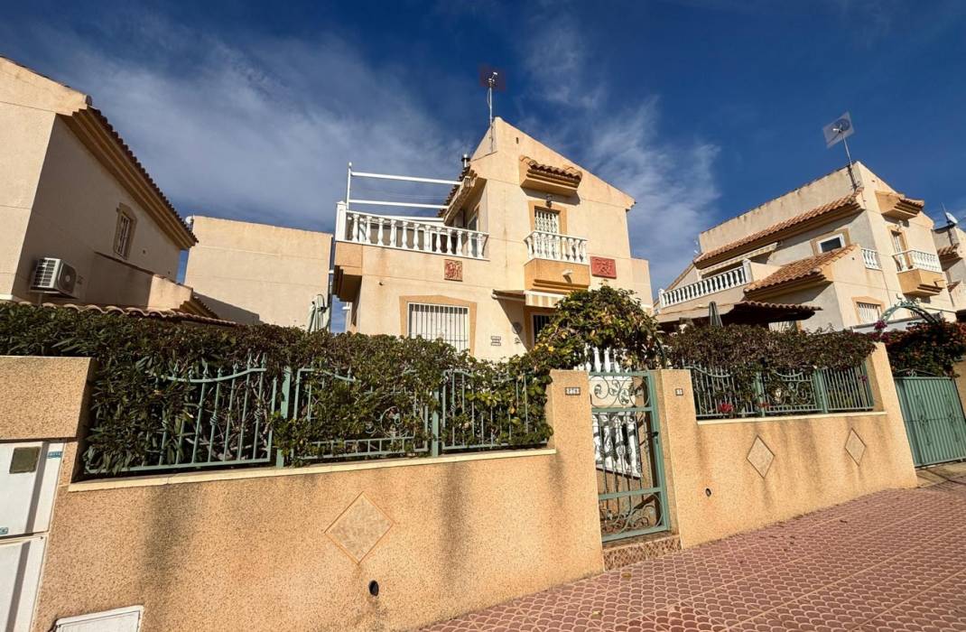 Resale - Detached House / Villa - Ciudad Quesada