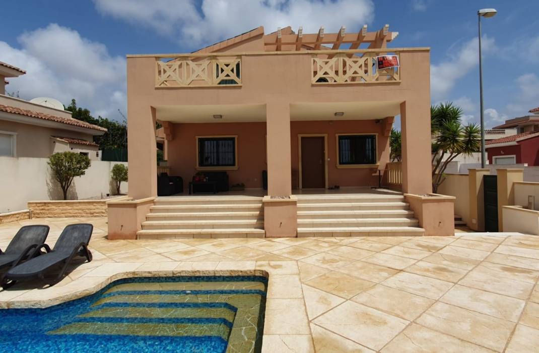 Resale - Detached House / Villa - Ciudad Quesada