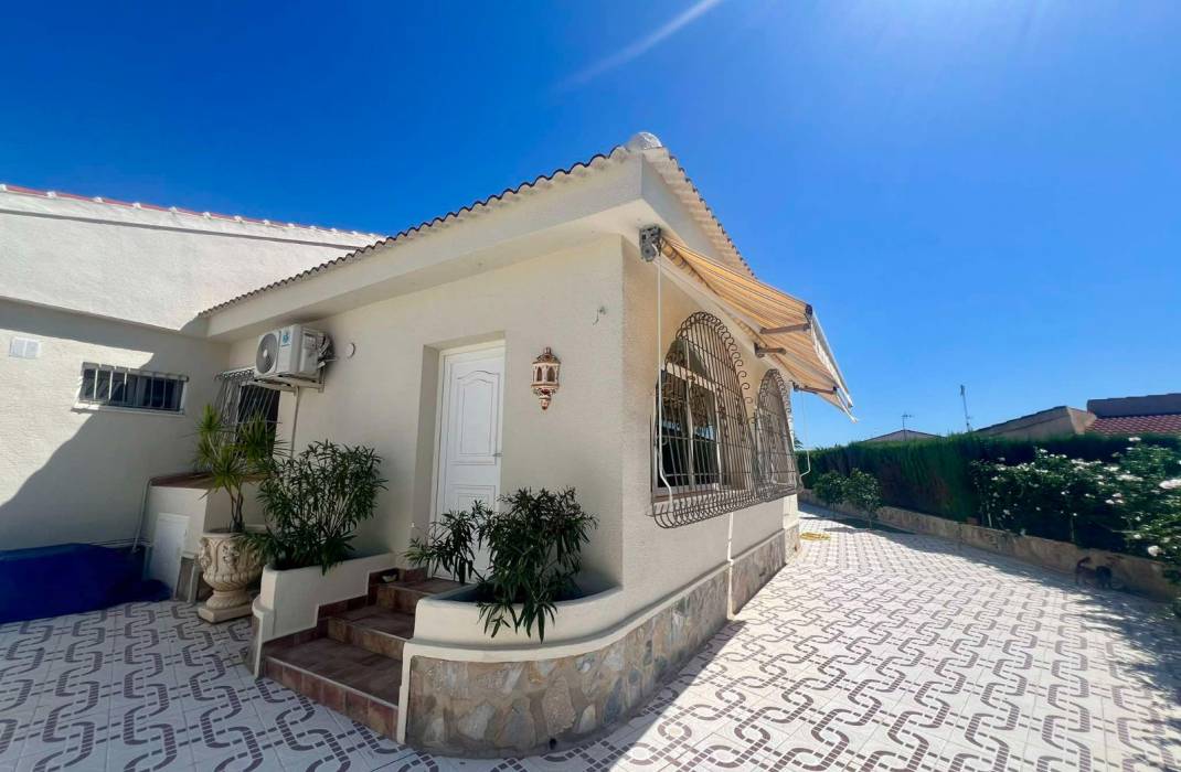 Resale - Detached House / Villa - Ciudad Quesada