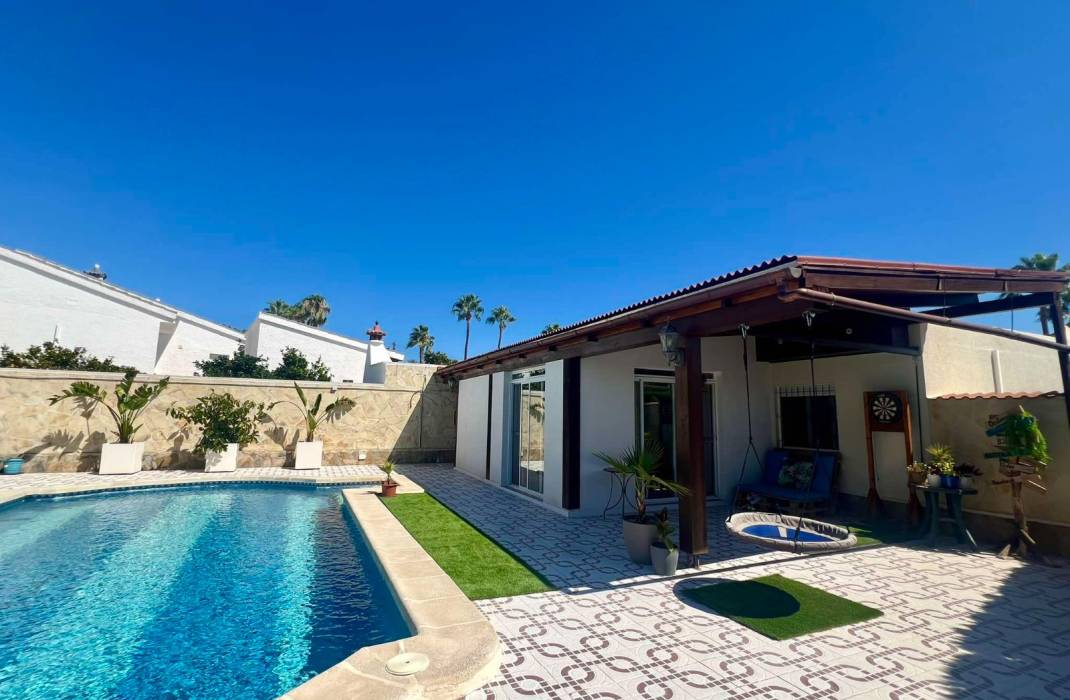 Resale - Detached House / Villa - Ciudad Quesada