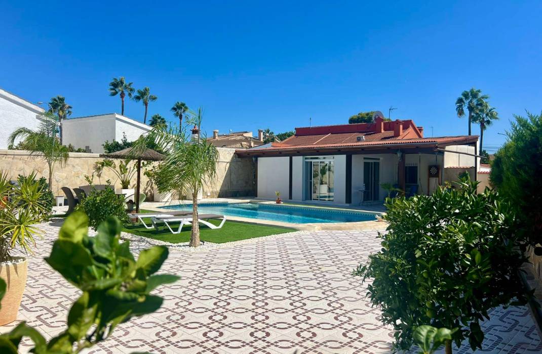 Resale - Detached House / Villa - Ciudad Quesada