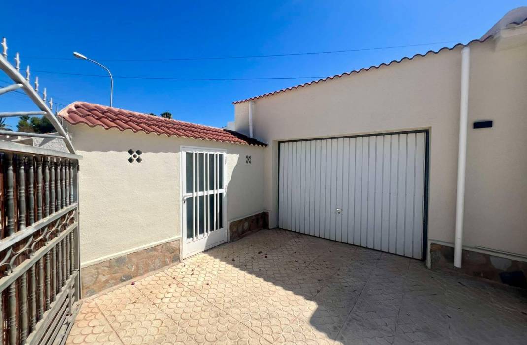 Resale - Detached House / Villa - Ciudad Quesada