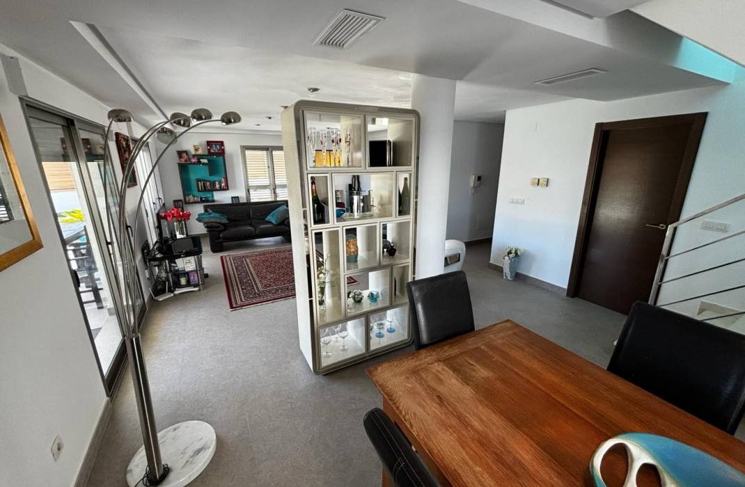 Resale - Detached House / Villa - Cox