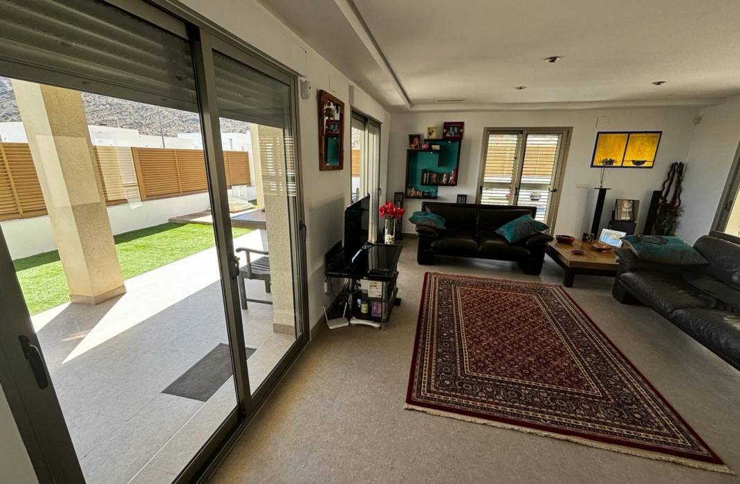 Resale - Detached House / Villa - Cox