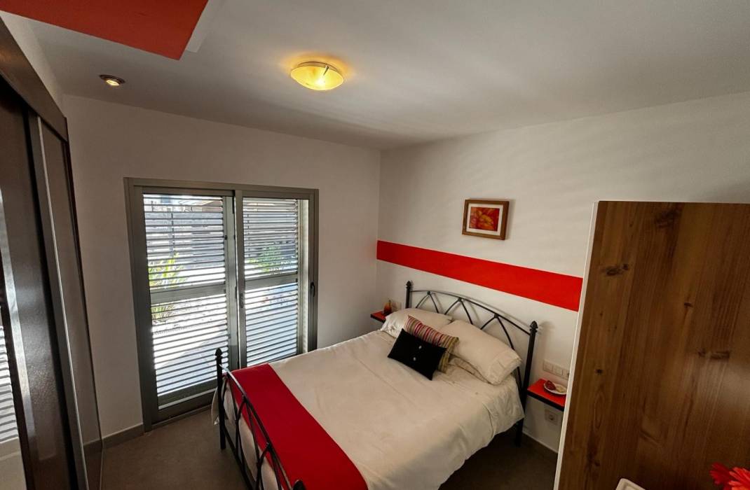 Resale - Detached House / Villa - Cox