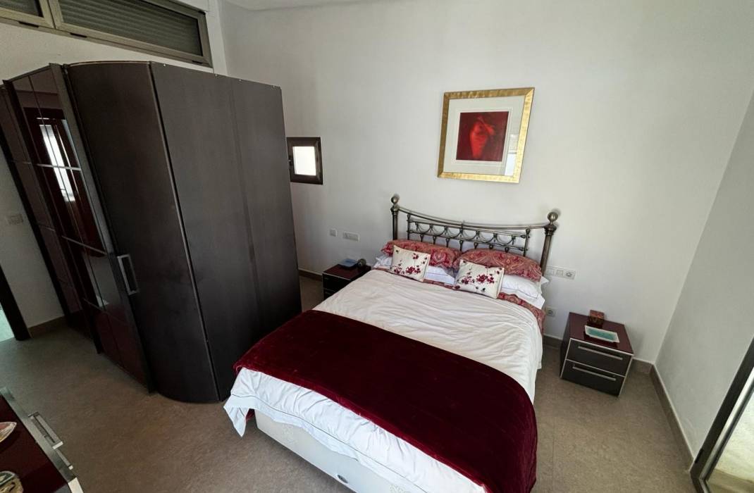 Resale - Detached House / Villa - Cox