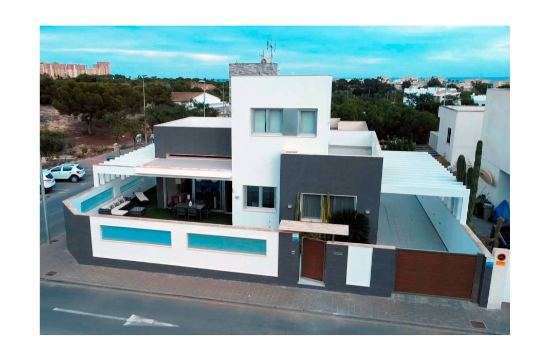 Resale - Detached House / Villa - Mil Palmeras