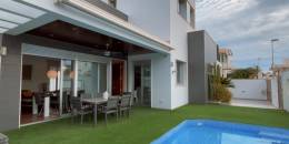 Resale - Detached House / Villa - Mil Palmeras