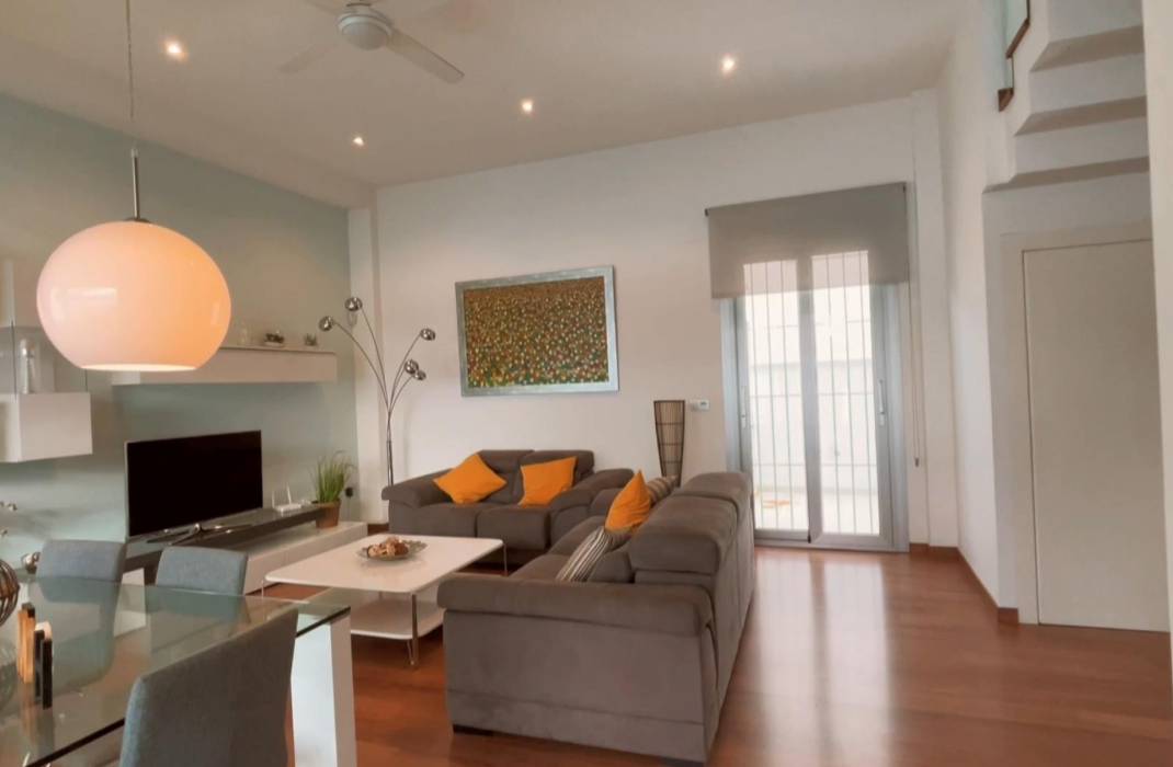 Resale - Detached House / Villa - Mil Palmeras