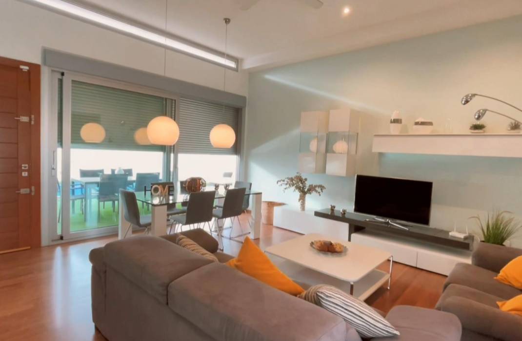 Resale - Detached House / Villa - Mil Palmeras