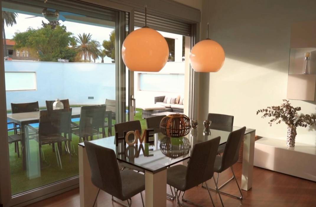 Resale - Detached House / Villa - Mil Palmeras