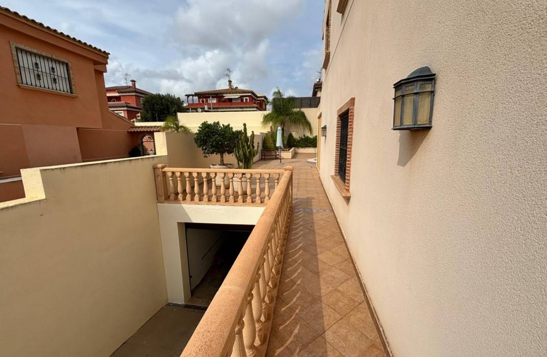 Resale - Detached House / Villa - Torrevieja Centro - Torrevieja