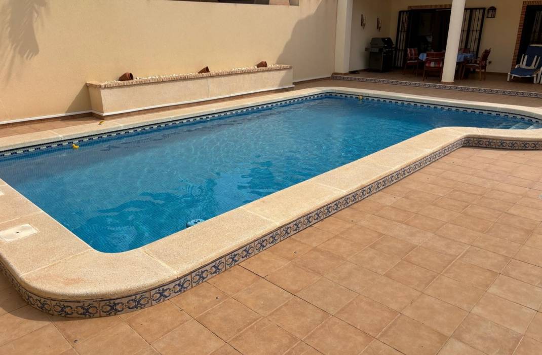 Resale - Detached House / Villa - Torrevieja Centro - Torrevieja