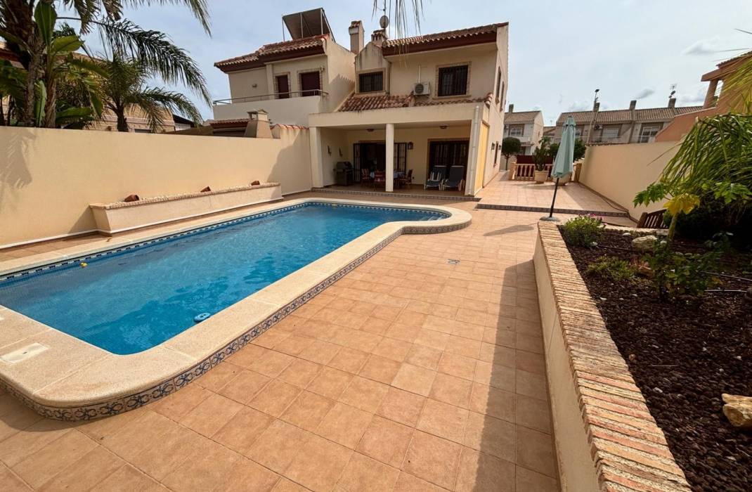 Resale - Detached House / Villa - Torrevieja Centro - Torrevieja