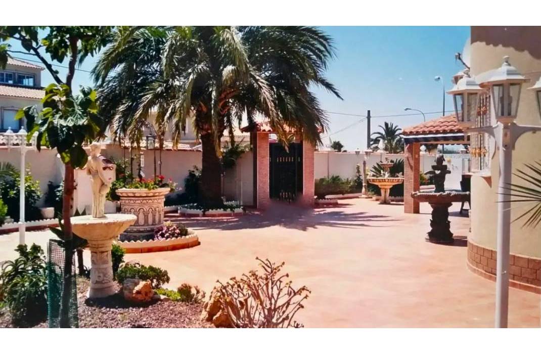 Resale - Detached Villa - Torrevieja - 0