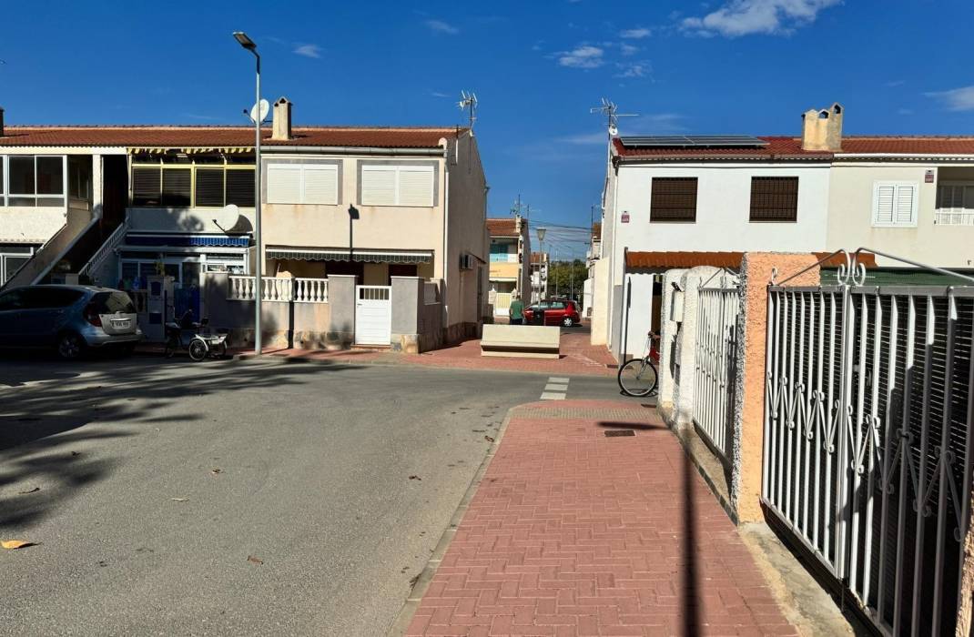 Resale - Duplex - Torrevieja - Playa de los Naufragos