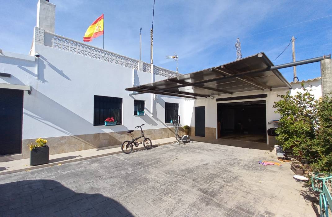 Resale - Finca / Country Property - Los Montesinos - LOS MONTESINOS