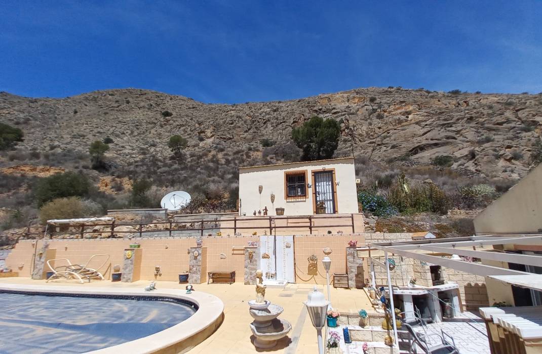 Resale - Finca / Country Property - Orihuela - Zona Centro