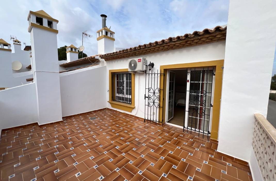 Resale - House - Orihuela Costa - Villamartín