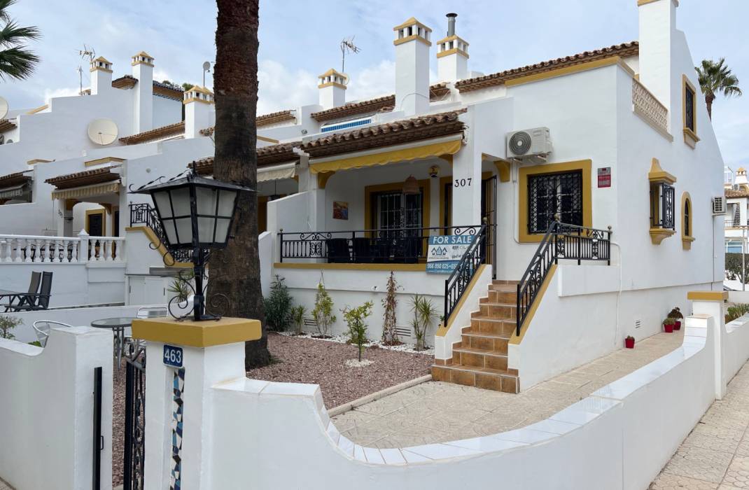 Resale - House - Orihuela Costa - Villamartín