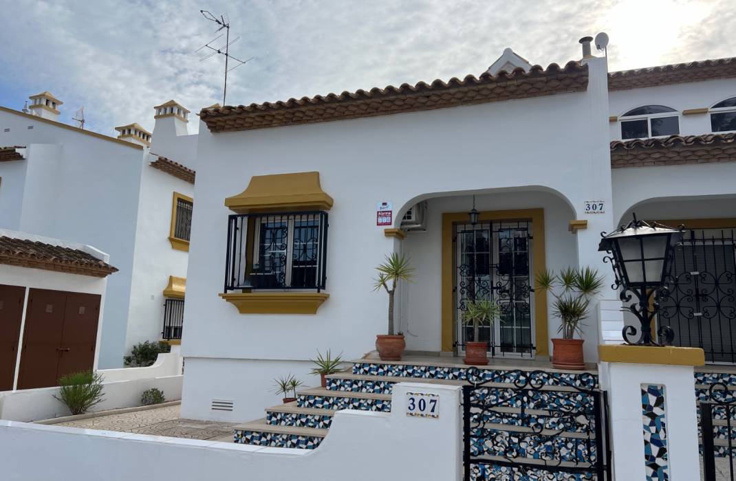 Resale - House - Orihuela Costa - Villamartín