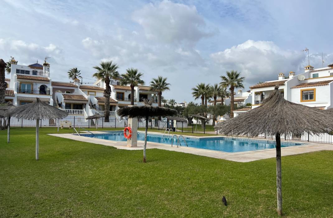 Resale - House - Orihuela Costa - Villamartín