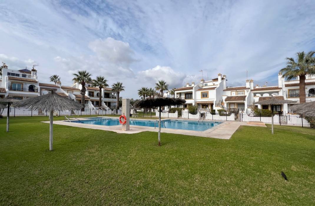 Resale - House - Orihuela Costa - Villamartín