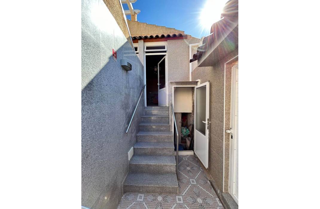 Resale - Semi-Detached House - Torrevieja - 0