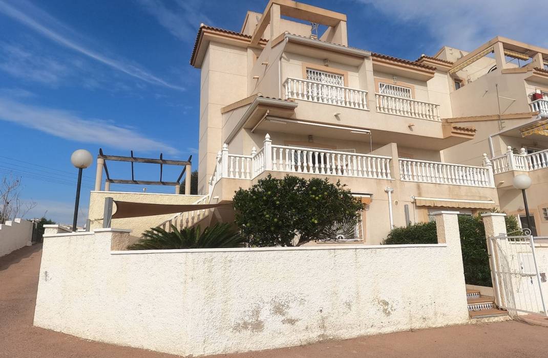 Resale - Semi Detached Villa - Ciudad Quesada