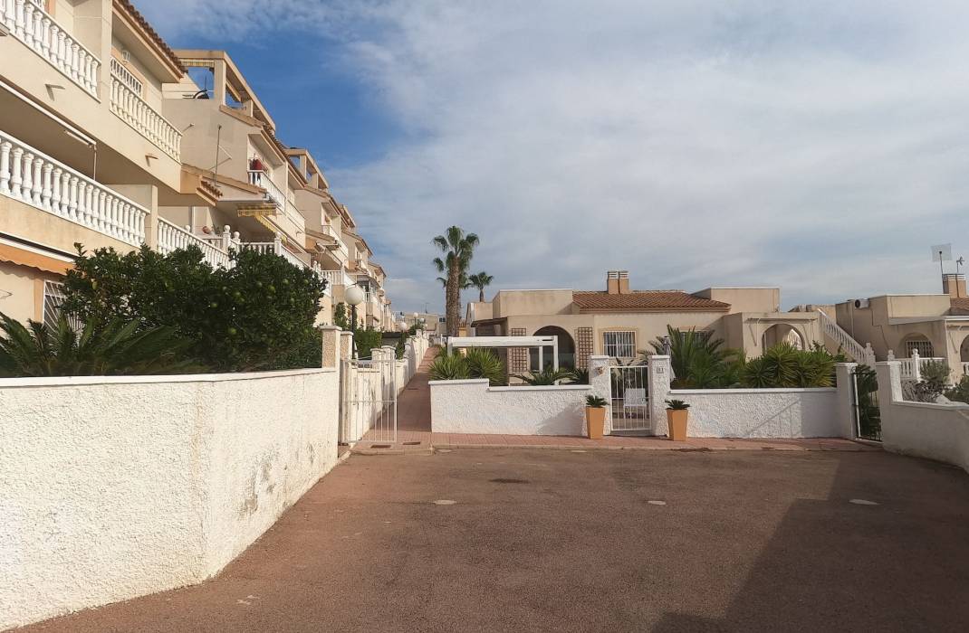 Resale - Semi Detached Villa - Ciudad Quesada