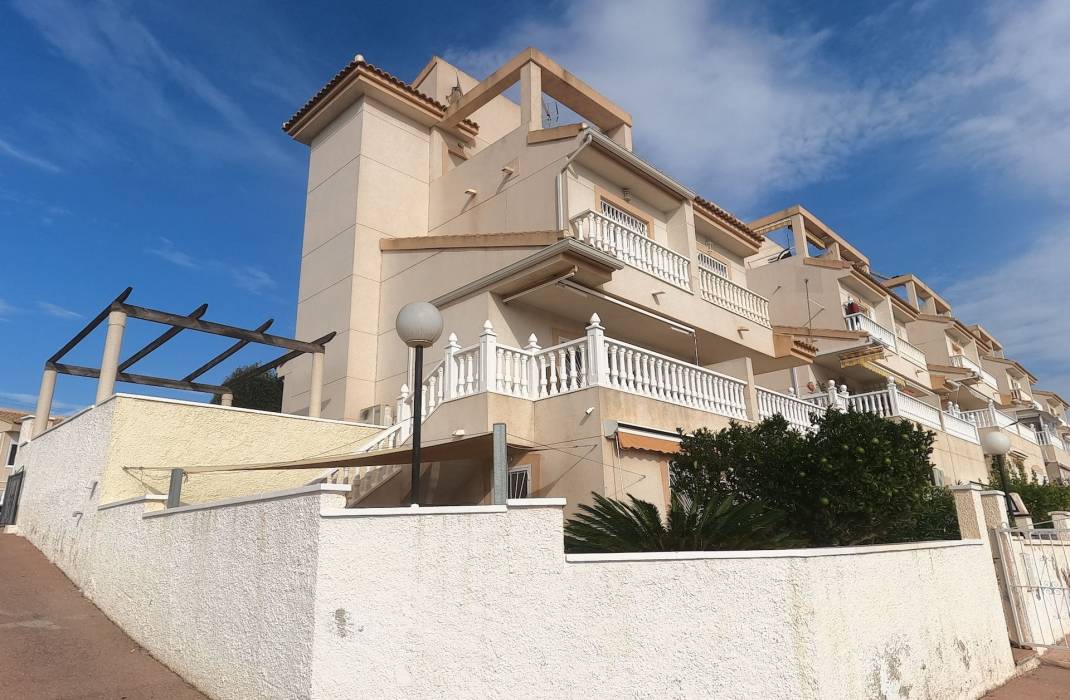 Resale - Semi Detached Villa - Ciudad Quesada