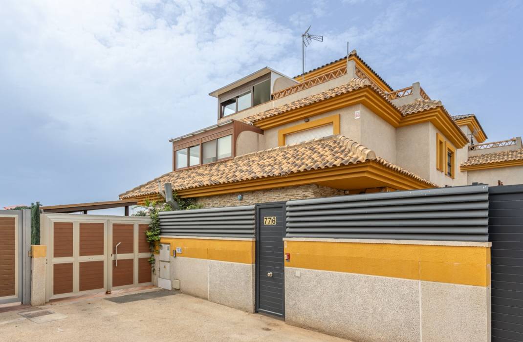 Resale - Semi - Detached Villa - Los Montesinos - La Herrada