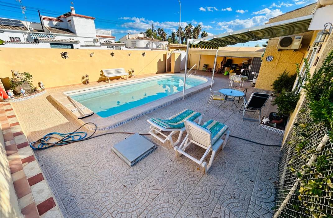 Resale - Semi - Detached Villa - Torrevieja - San Luis